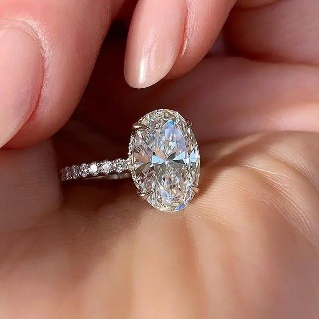 Huitan Oval Finger Ring Band Dazzling Brilliant CZ Stone Four Prong Setting Classic Wedding Anniversary Gift For Wife&Girlfriend