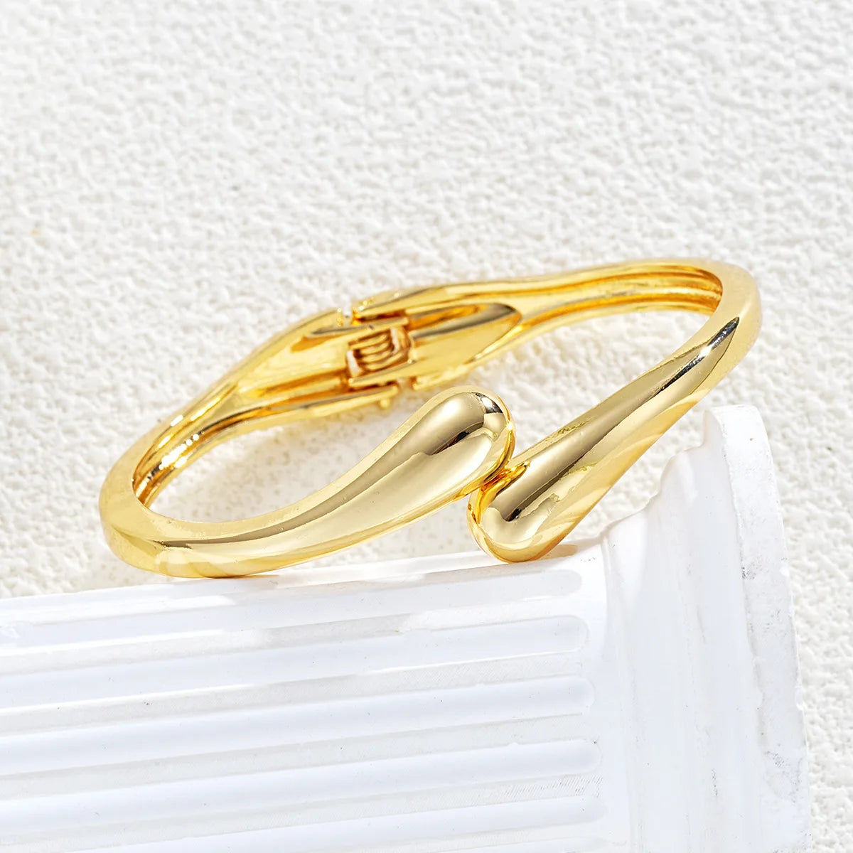 Hot Sale Exaggerate Individuality Metal Smooth Surface Water Drop Bangle for Woman  Adjustable Bracelet Paty Jewelry Daily Wear