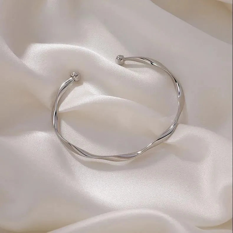 Hot Sale Exaggerate Individuality Metal Smooth Surface Water Drop Bangle for Woman  Adjustable Bracelet Paty Jewelry Daily Wear